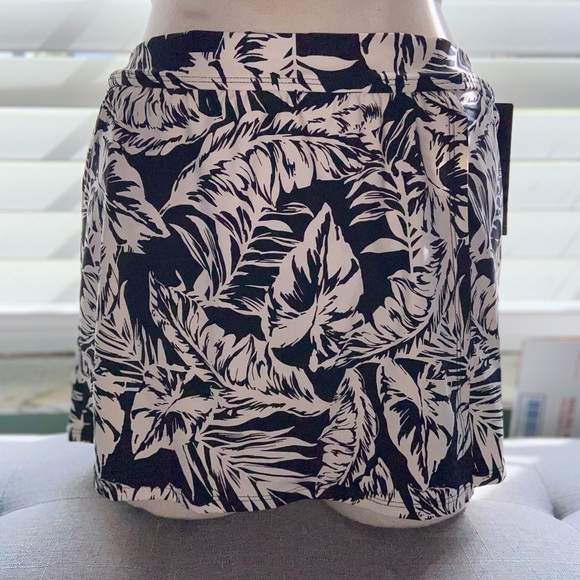 Catalina women’s skirted bottom swimwear - Picture 7 of 9